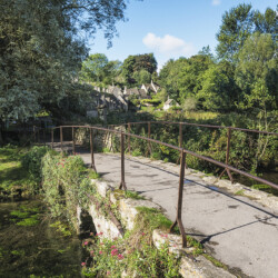 Brücke über den River Coln in Bibury, Cotswolds
