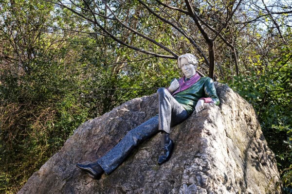 Oscar Wilde Statue
