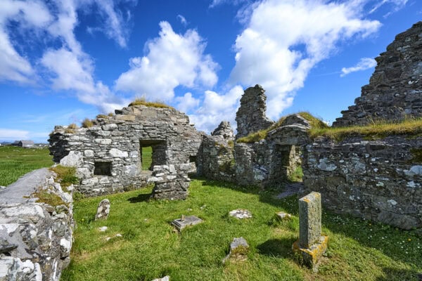 Teampull na Trionaid